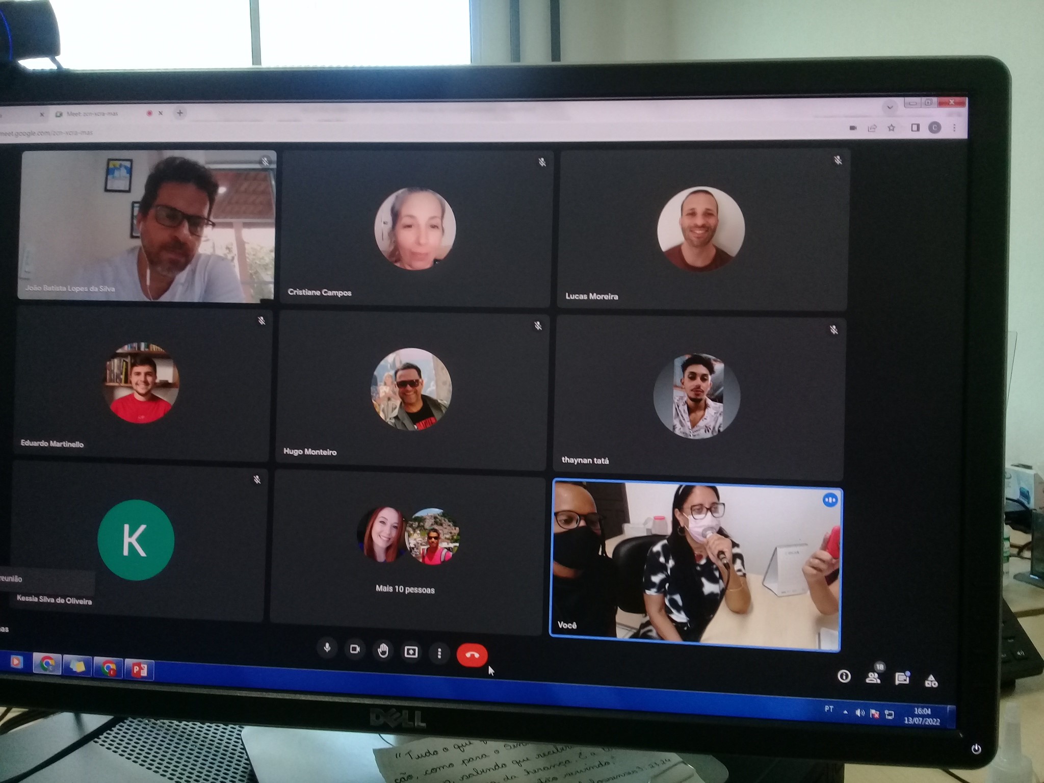 Tela com participantes da reunião online
