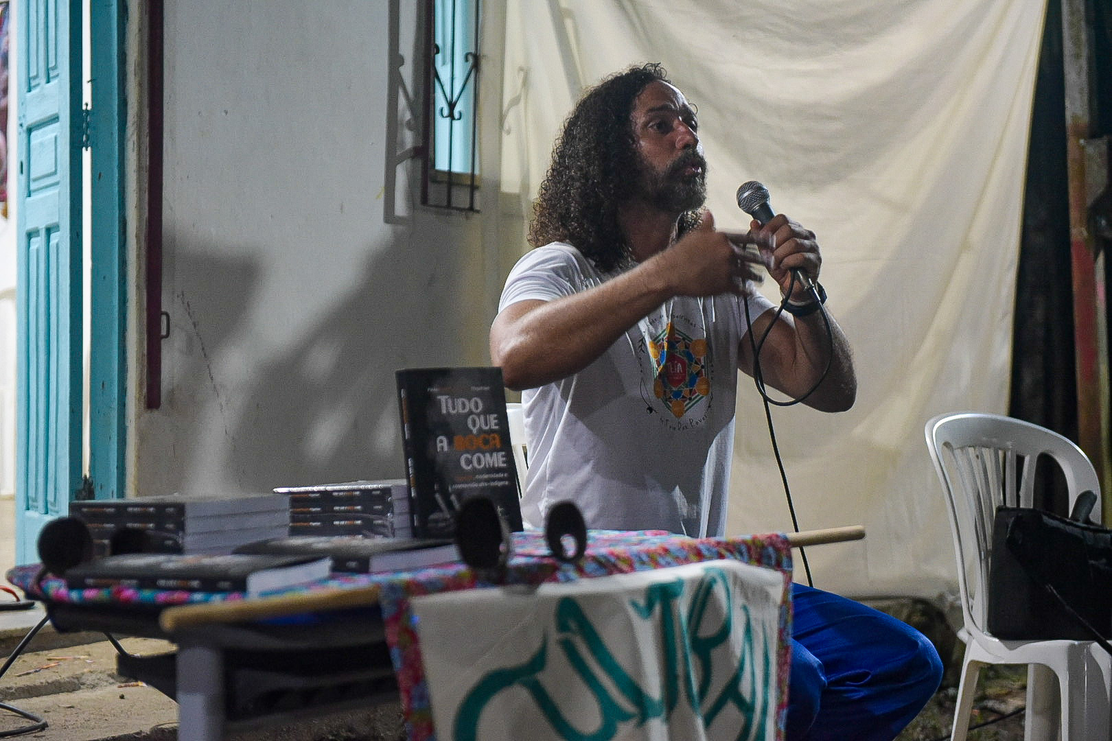 Paulo Magalhães apresenta livro Tudo que a boca come