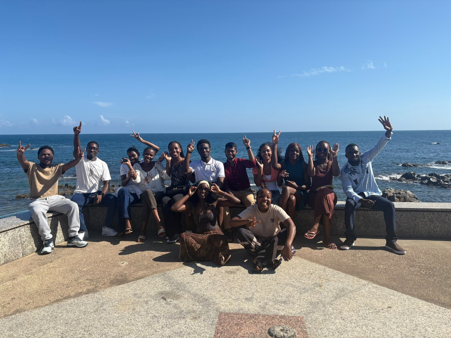 Estudantes celebram a etapa do exame em Salvador